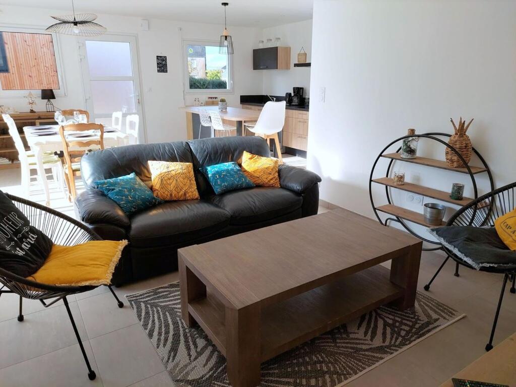 Single Storey Holiday Home In Cleder Екстер'єр фото