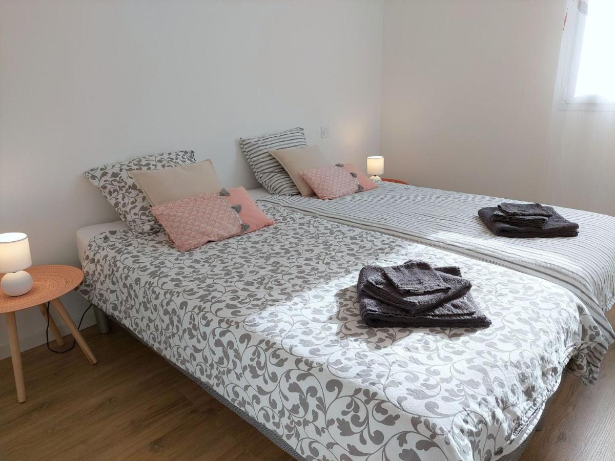 Single Storey Holiday Home In Cleder Екстер'єр фото