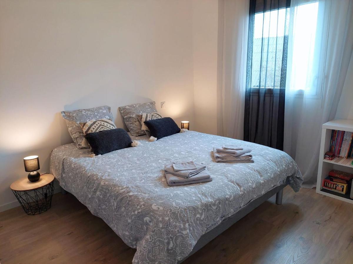 Single Storey Holiday Home In Cleder Екстер'єр фото