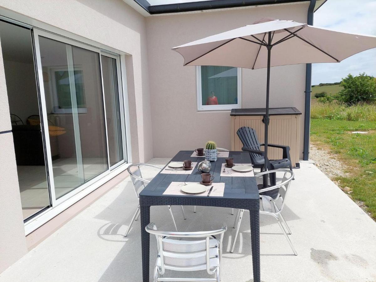 Single Storey Holiday Home In Cleder Екстер'єр фото