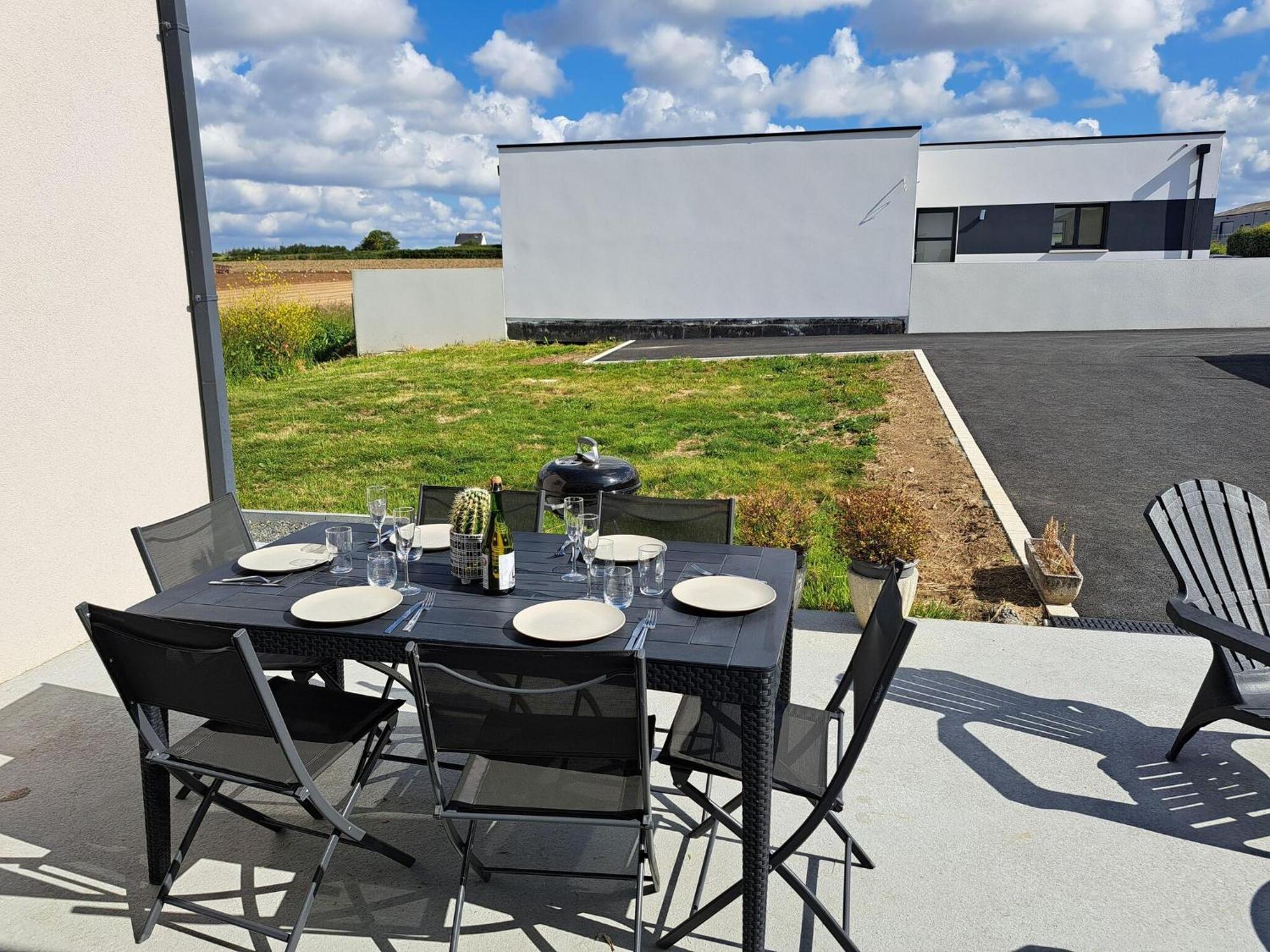 Single Storey Holiday Home In Cleder Екстер'єр фото